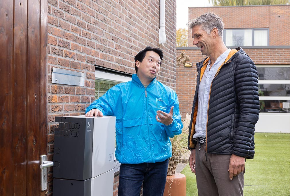 Installateur met klant